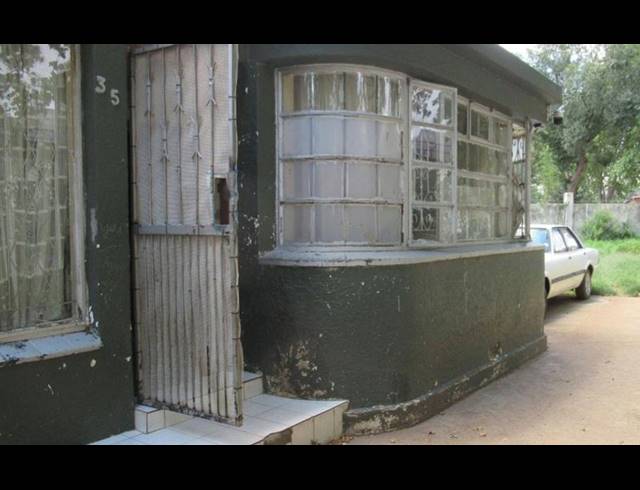 3 BEDROOM HOUSE FOR SALE IN TURF CLUB